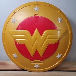 DC Superhero Girls Wonder Woman Toy Shield